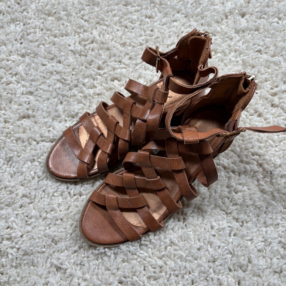 XOXO Kids Brown Strappy Gladiator Heeled‎ Sandals Zip Closure Size 1